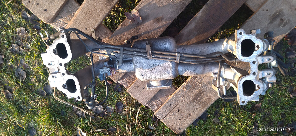 Sání a škrtící klapka suabaru EJ201 - 5