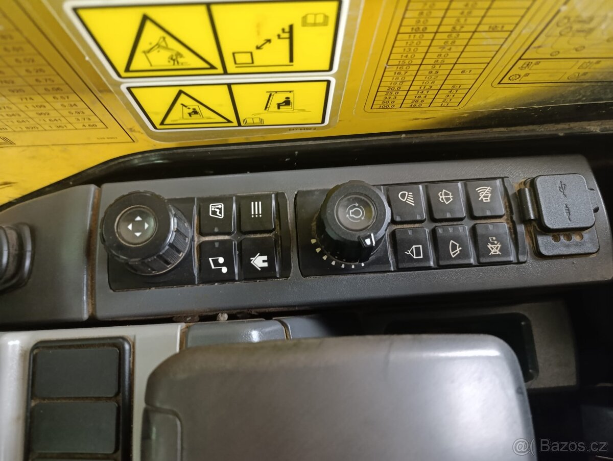 Pásový minibagr CAT 308 ČR - 5