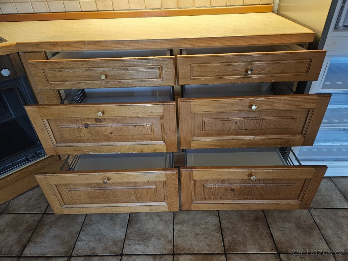 Masivní kuchyňská linka z Německa se spotřebiči - 5