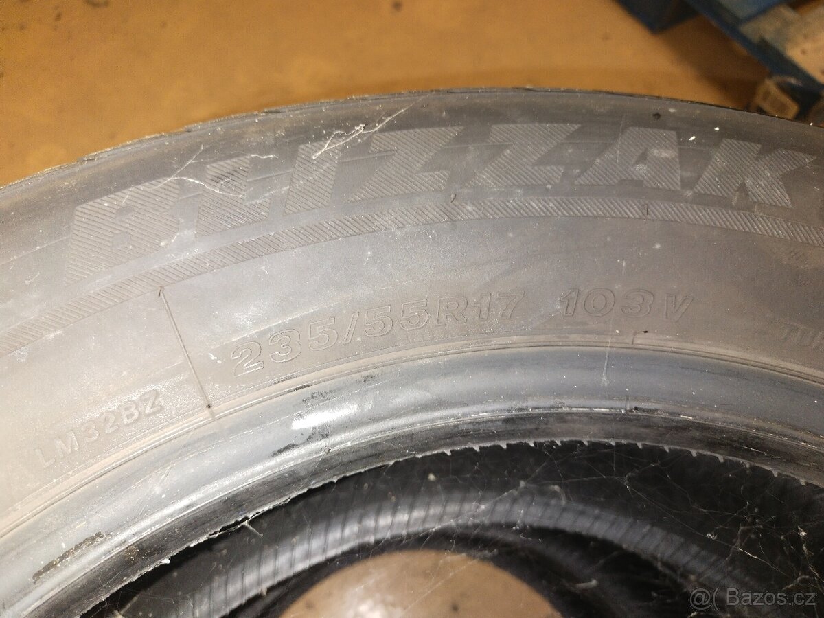 Bridgestone Blizzak LM-32 235/55 R17 - 5