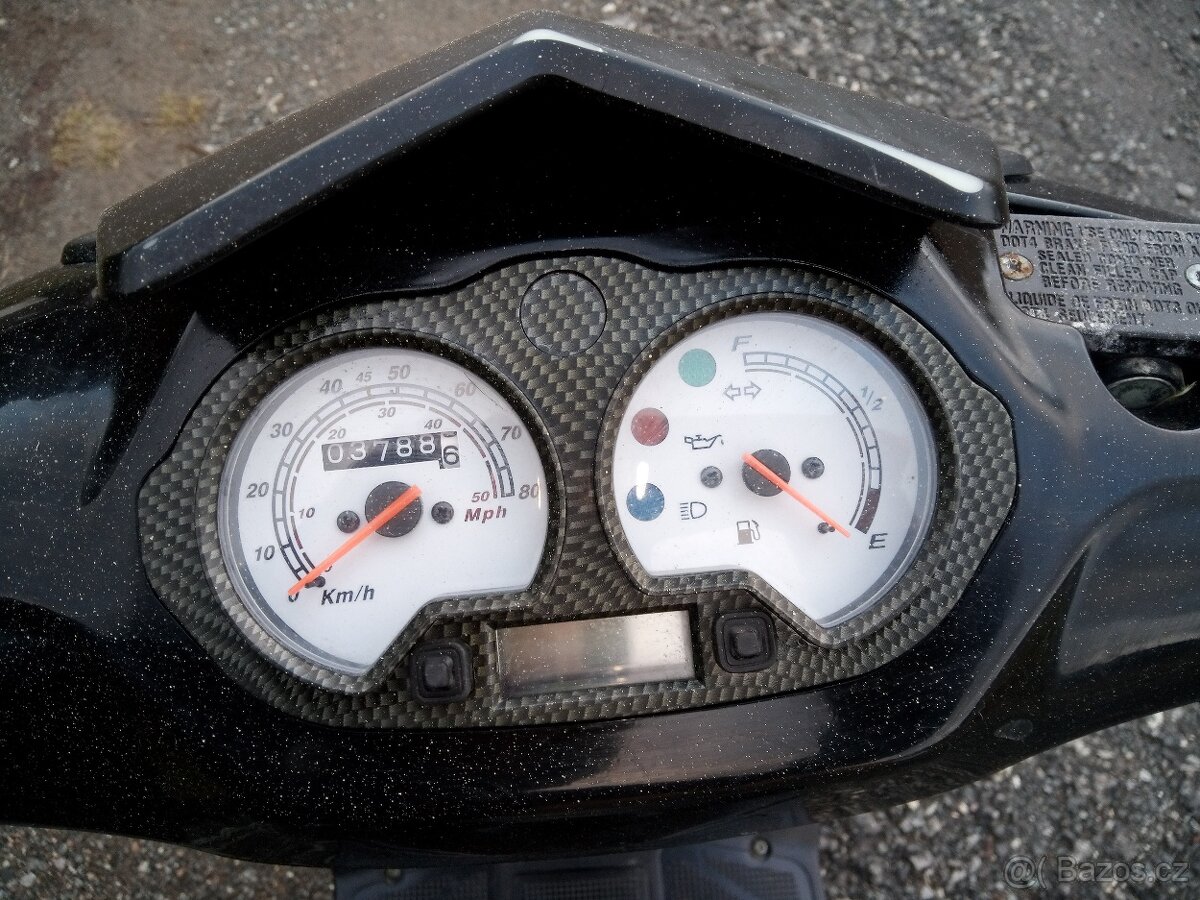 Prodám skútr LONCIN 50 2T r.v 2011 - 5