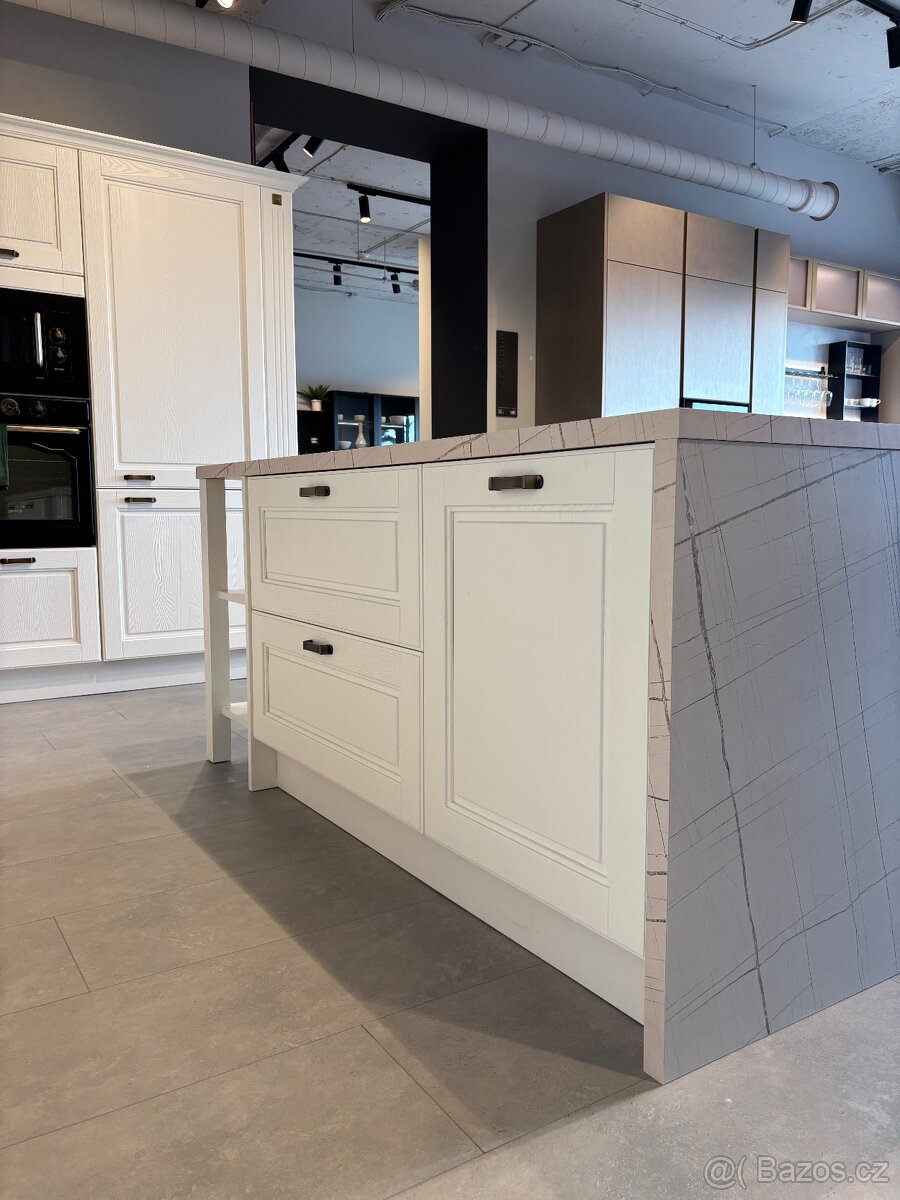 Masivní kuchyňská linka z výprodeje - 5