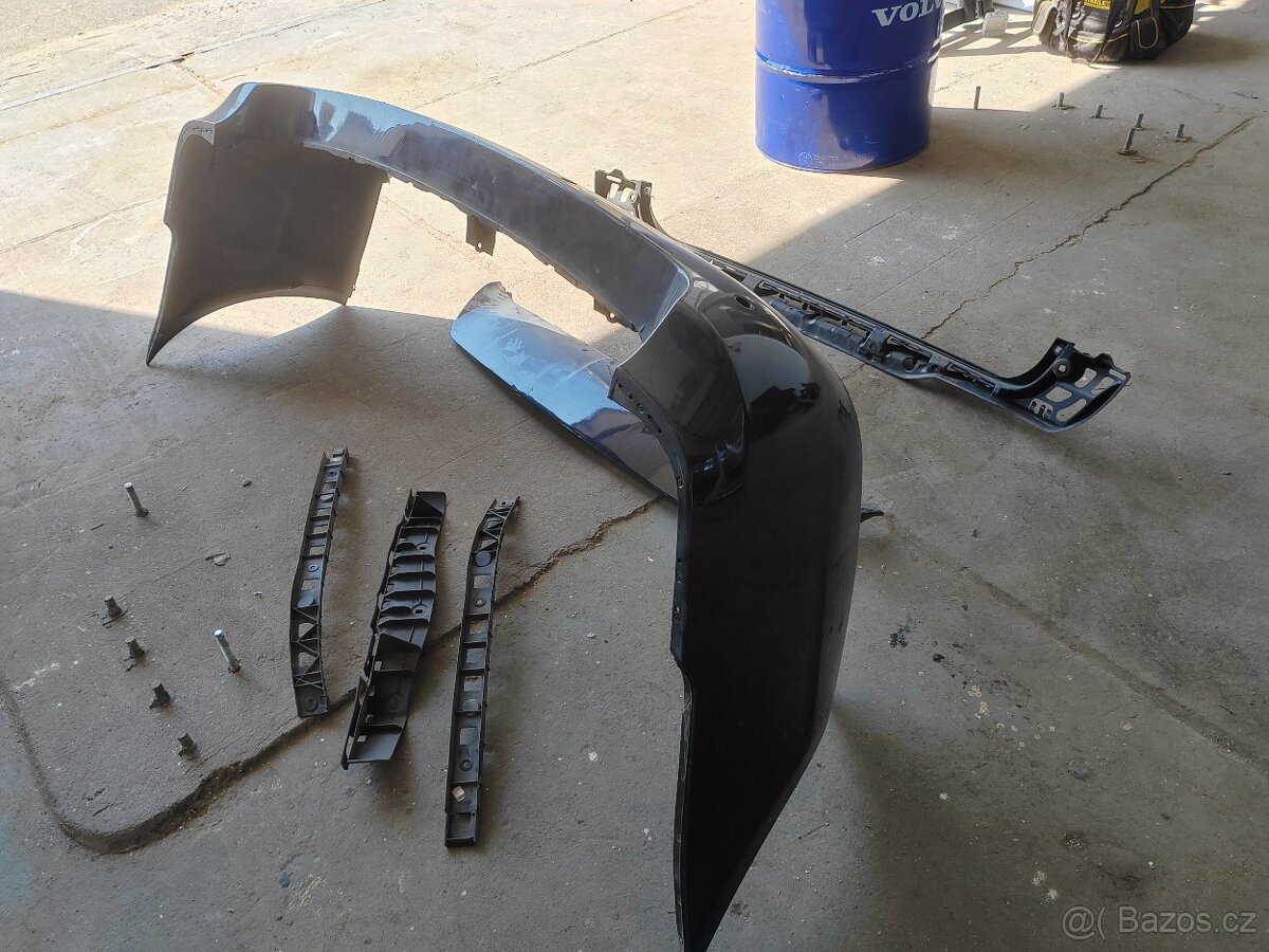 BMW E61 TOURING- zadní nárazník M- paket - 5