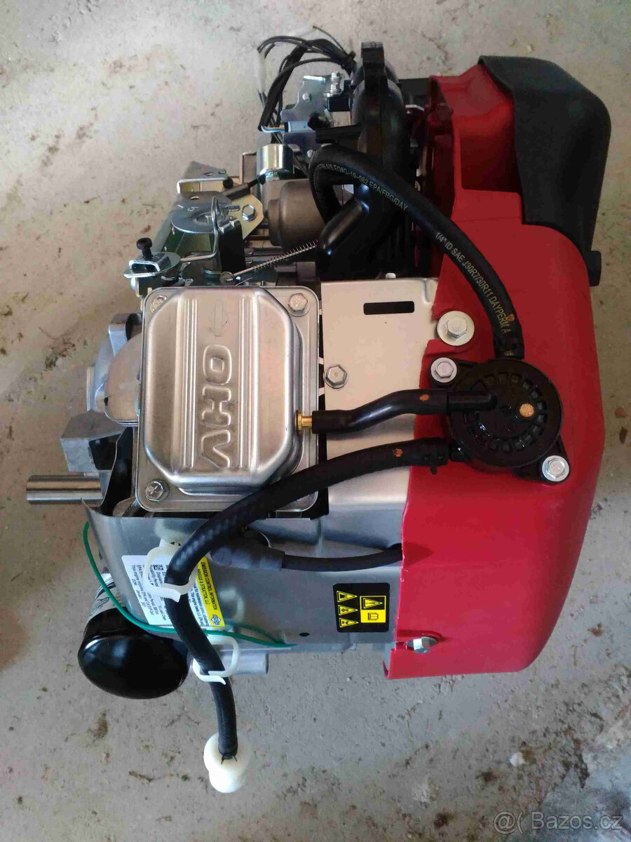 Dvouválcový motor Briggs Stratton Intek 7220 22 HP - 5