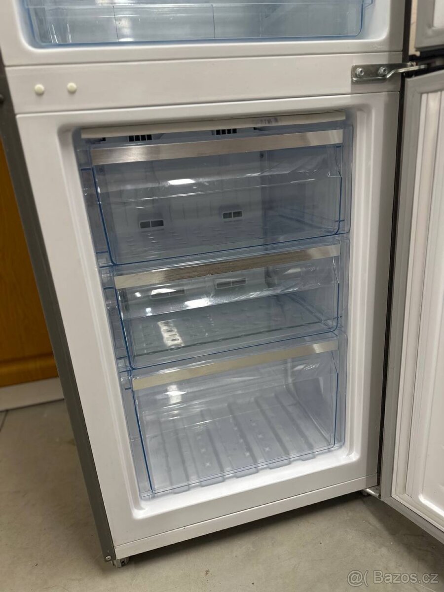 Lednice s mrazákem Amica - 5