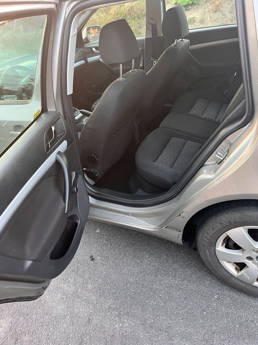 Škoda OCTAVIA COMBI 1.6 TDI - spěchá - 5