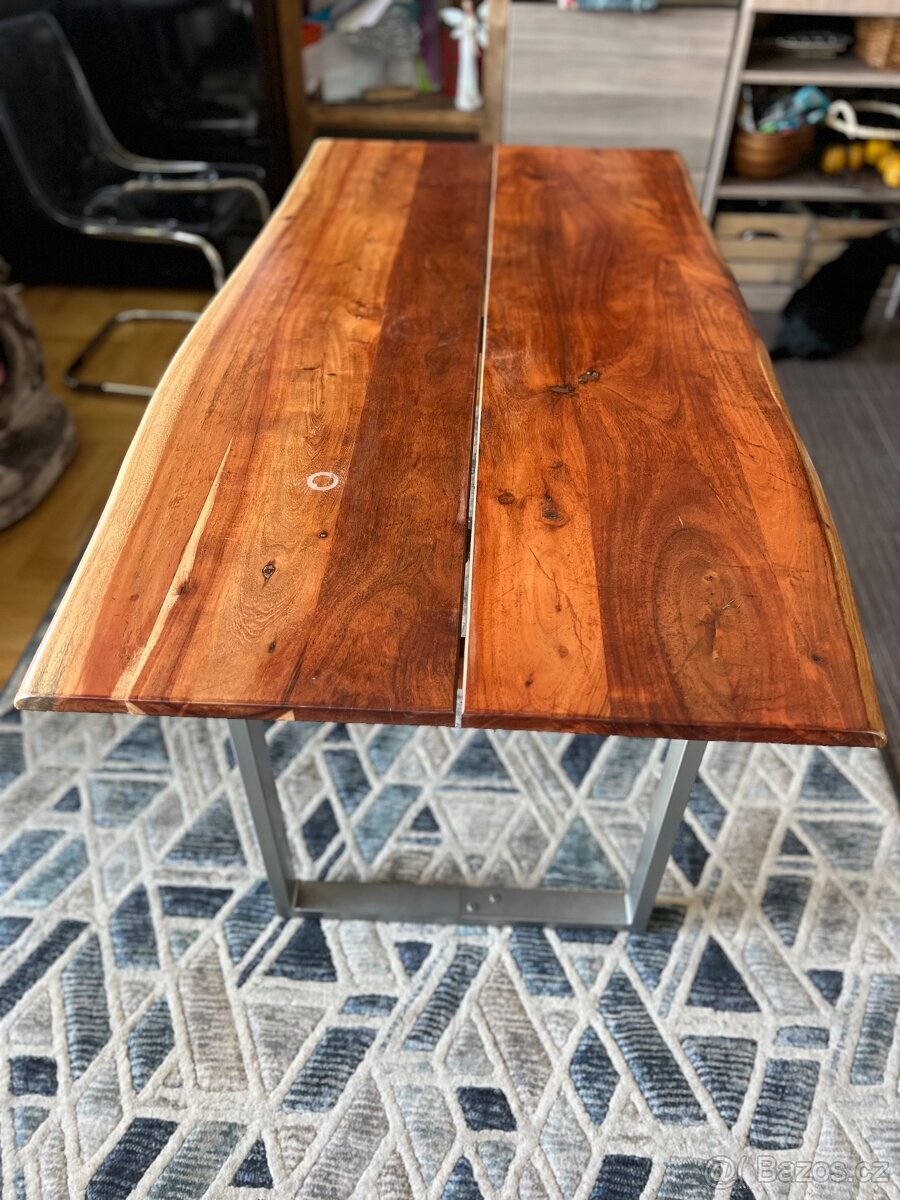 Masivní jídelní stůl - 5