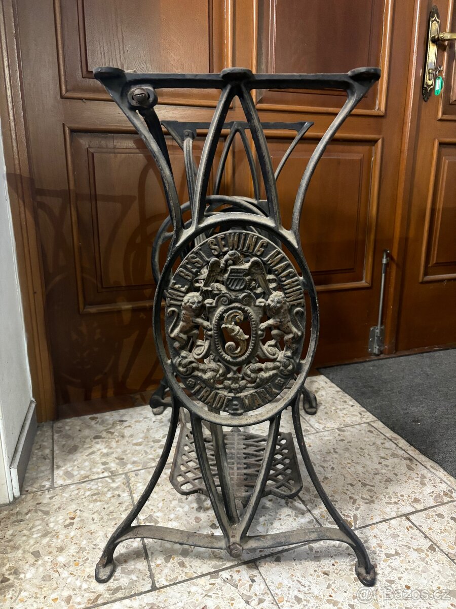 Litinové podstavce ze šicích strojů - 5