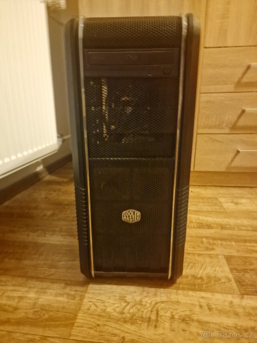 PC z monitorem a příslušenství - 5