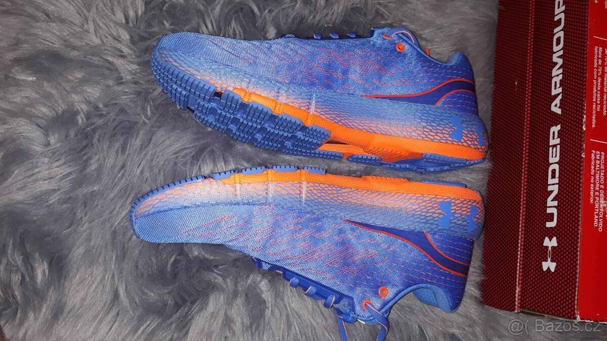 Under Armour 44,5 EUR nové, nepoužité s BLUETOOTH - 5