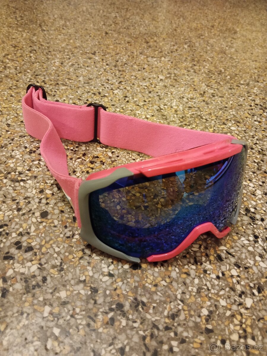 Dětská helma a brýle na lyže - 5