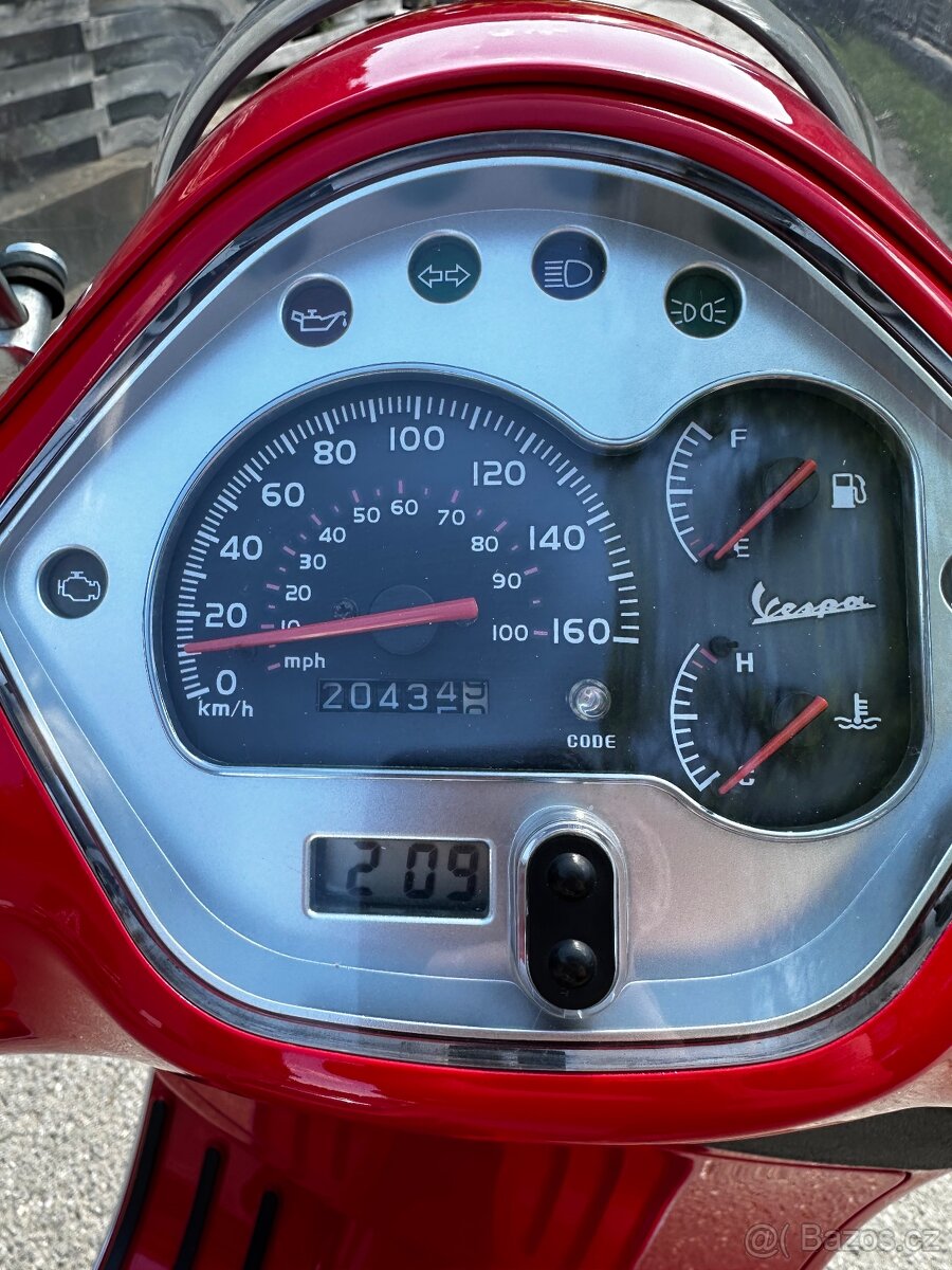 Piaggio Vespa 300GTS - 5