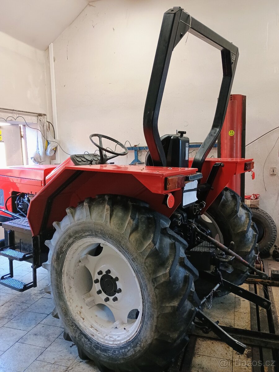 Zetor kabina, ochranný rám - 5