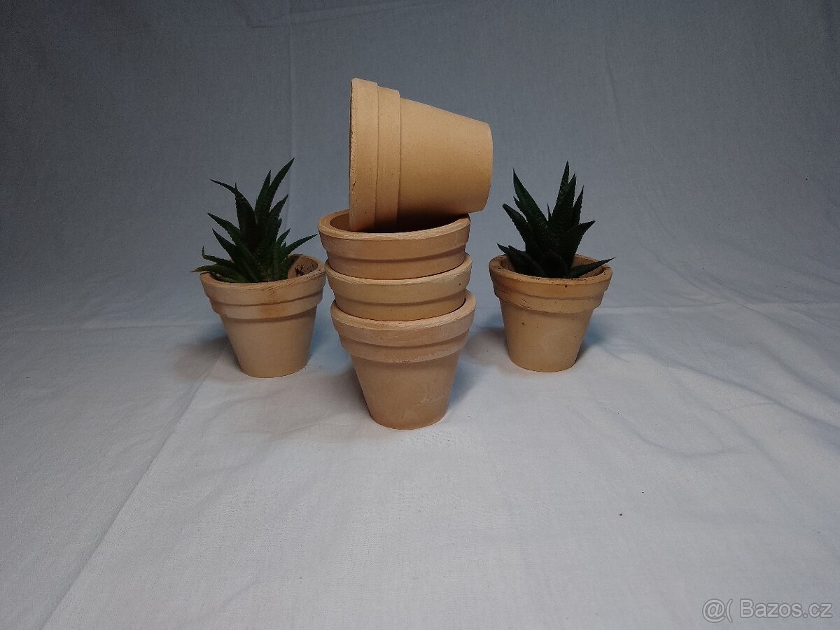 Keramické hrnky a kvěnitáče - 5