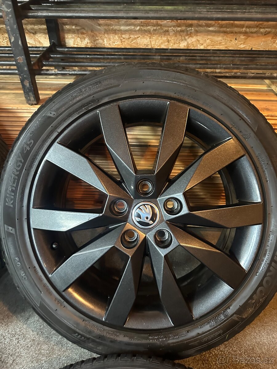 ALU Kola ŠKODA 5x112 R17 CRYSTAL Zimní Pneu 205/50/17 - 5