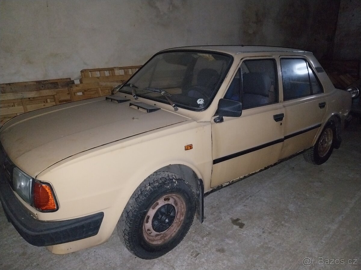 Wartburg 311 Škoda 120 Škoda 100 - 5