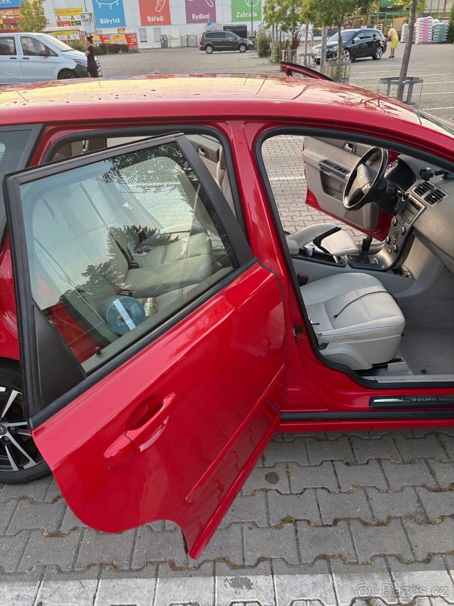 Prodám sedačky a tapce z Volvo v50 - 5