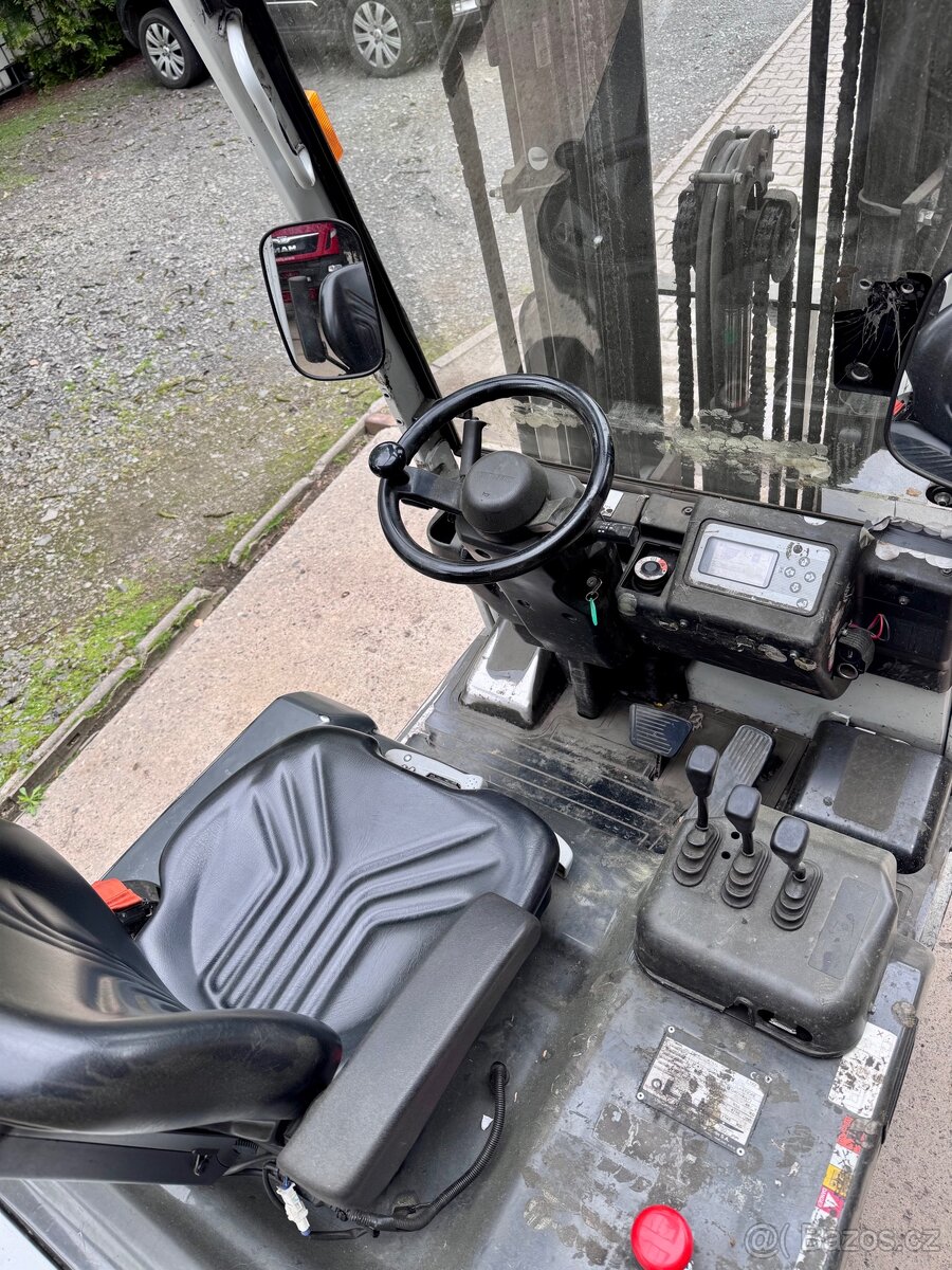 VZV Nissan UNI Carriers 1.4 - 5