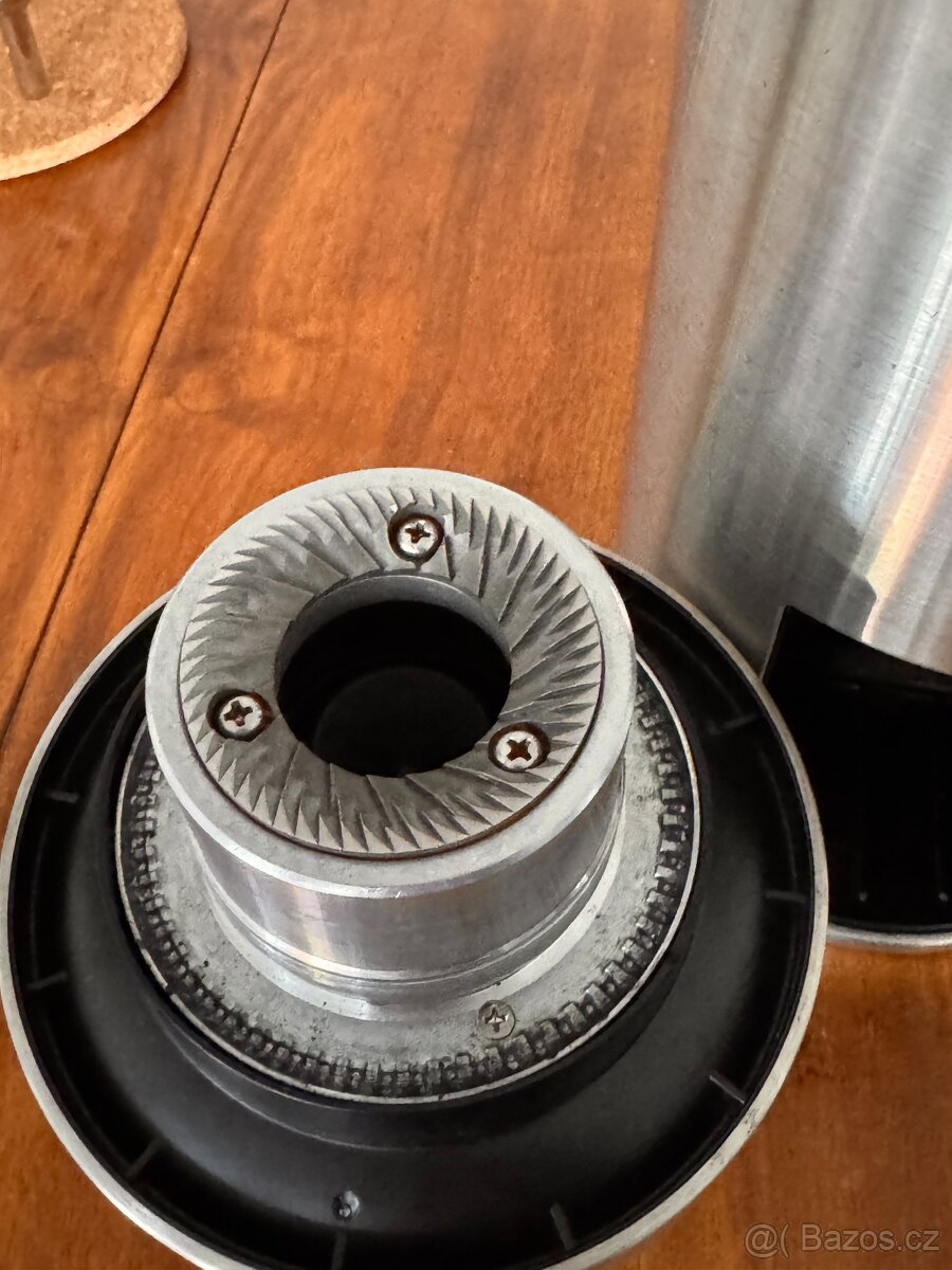 Mlýnek na kávu Wilfa Uniform - 5