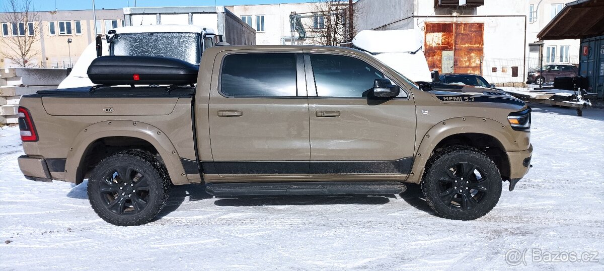 Dodge Ram 1500 Laramie motor 5.7hemi 295 kw.