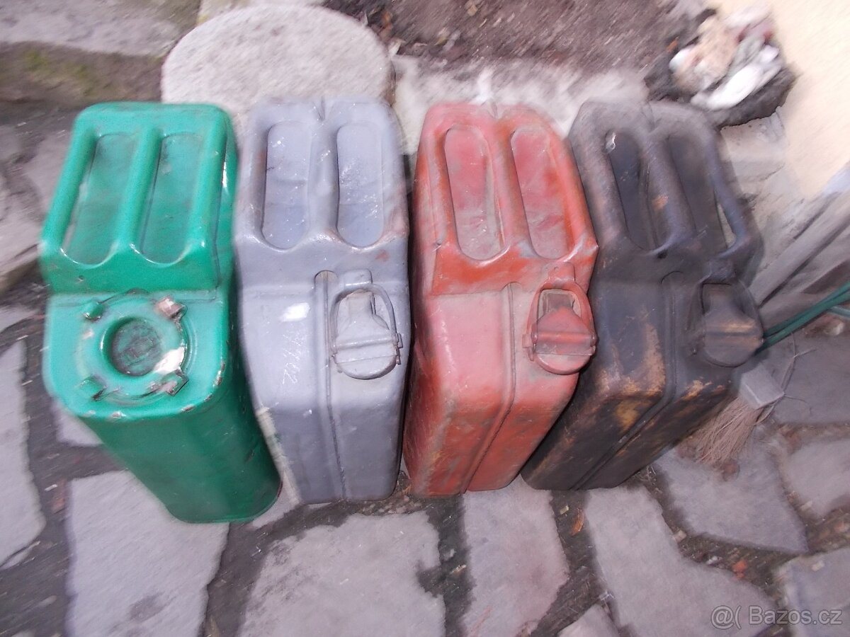 Staré vojenské kanystry 3X - 5