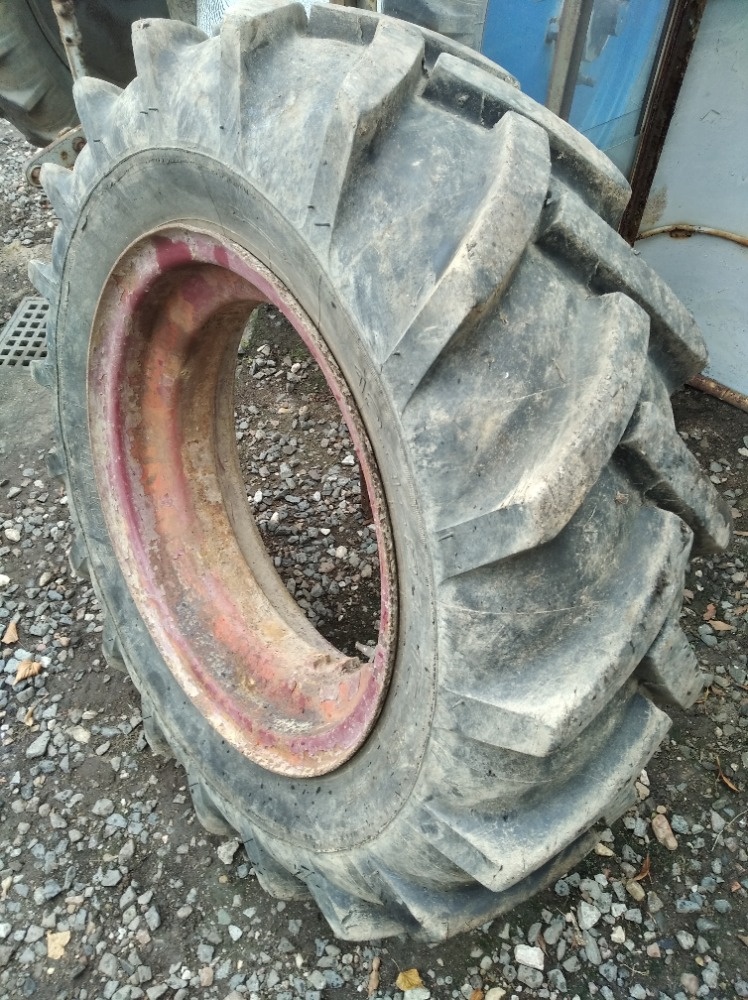 Prodám zadní kola na ZETOR25A 12,4-24 - 5