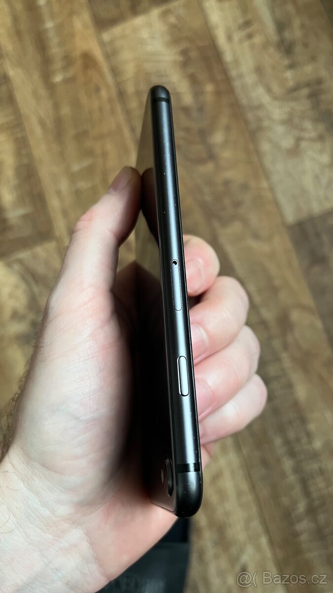 iPhone 8 64GB Vesmírně šedá - 5