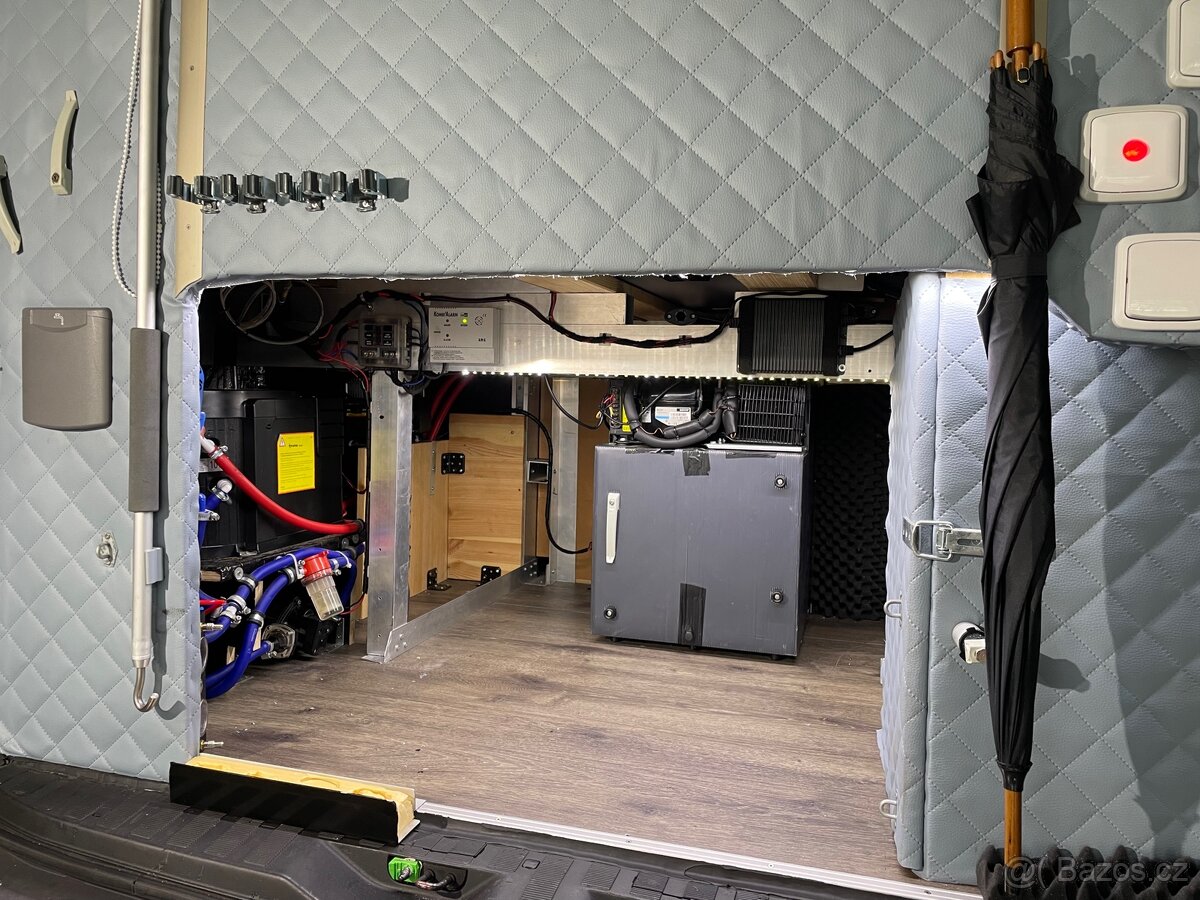 Obytný Volkswagen VW Crafter zimní - 5