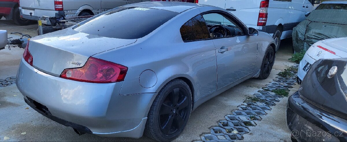 Nissan Skyline 350GT Japan - 5