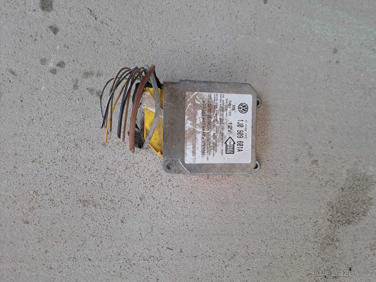 Prodám náhradní díly na Audi A3 r.v.1998 - 5