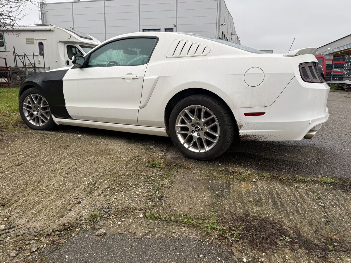 Ford mustang 2013 premium 3.7 - 5
