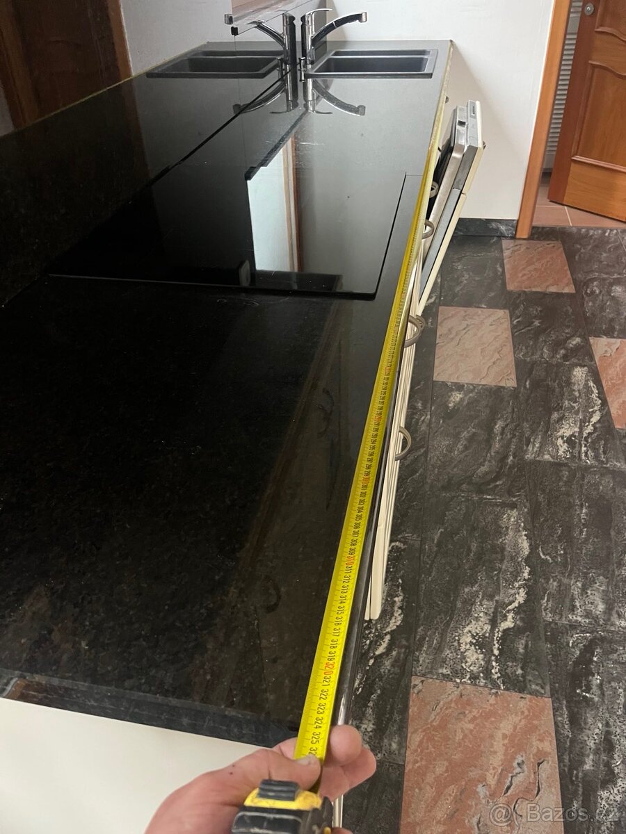 Plně vybavená kuchyně - chybí pouze varná deska - 5