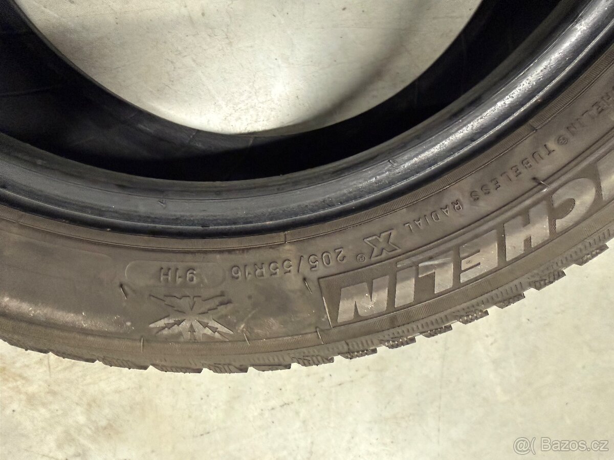 prodám zimní 205/55/16 Michelin - 5