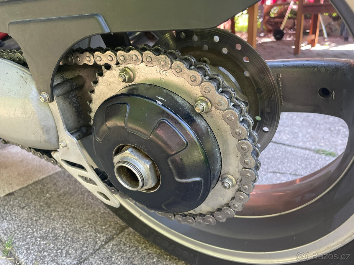 Prodám Triumph Speed triple 955i - 5