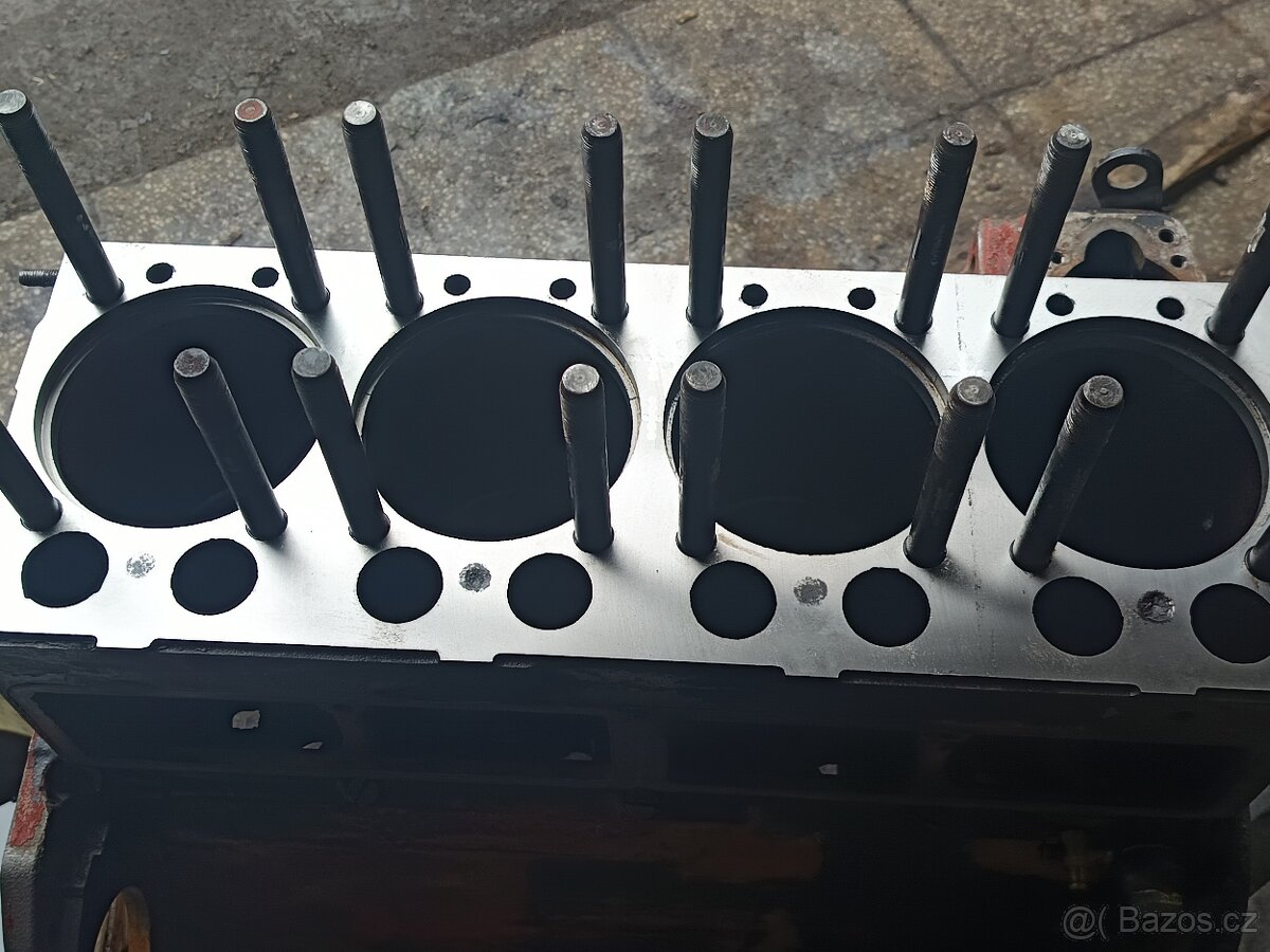 Prodám motor Zetor URI 6901 - 5