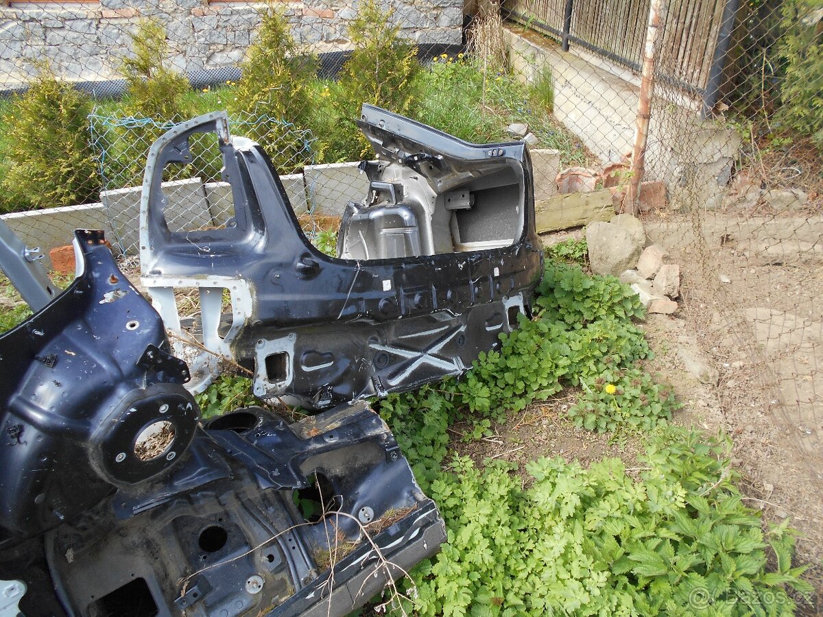 škoda prahy sloupky špičky podběhu střechy zadní blatniky - 5