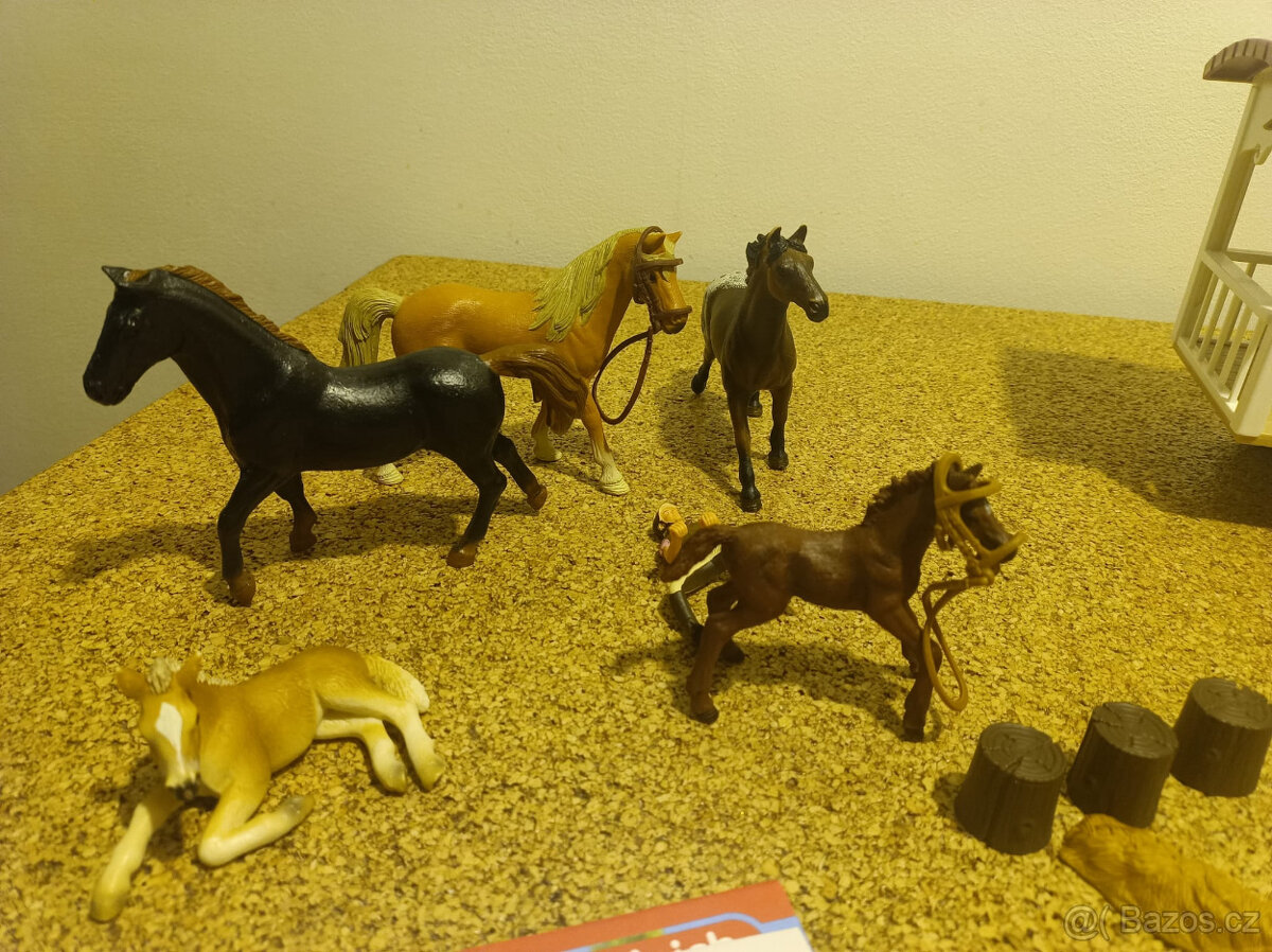 Schleich 72141 - Tajný výcvik v karavanu - 5