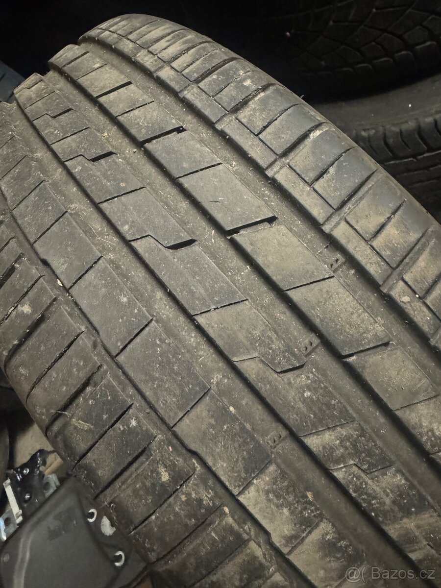 Hankook 235/55ZR19 - 5