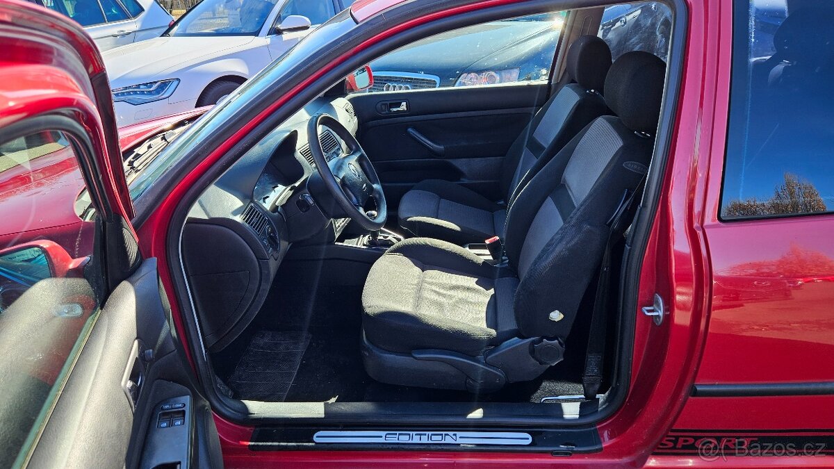 Volkswagen Golf 1,6i - 5