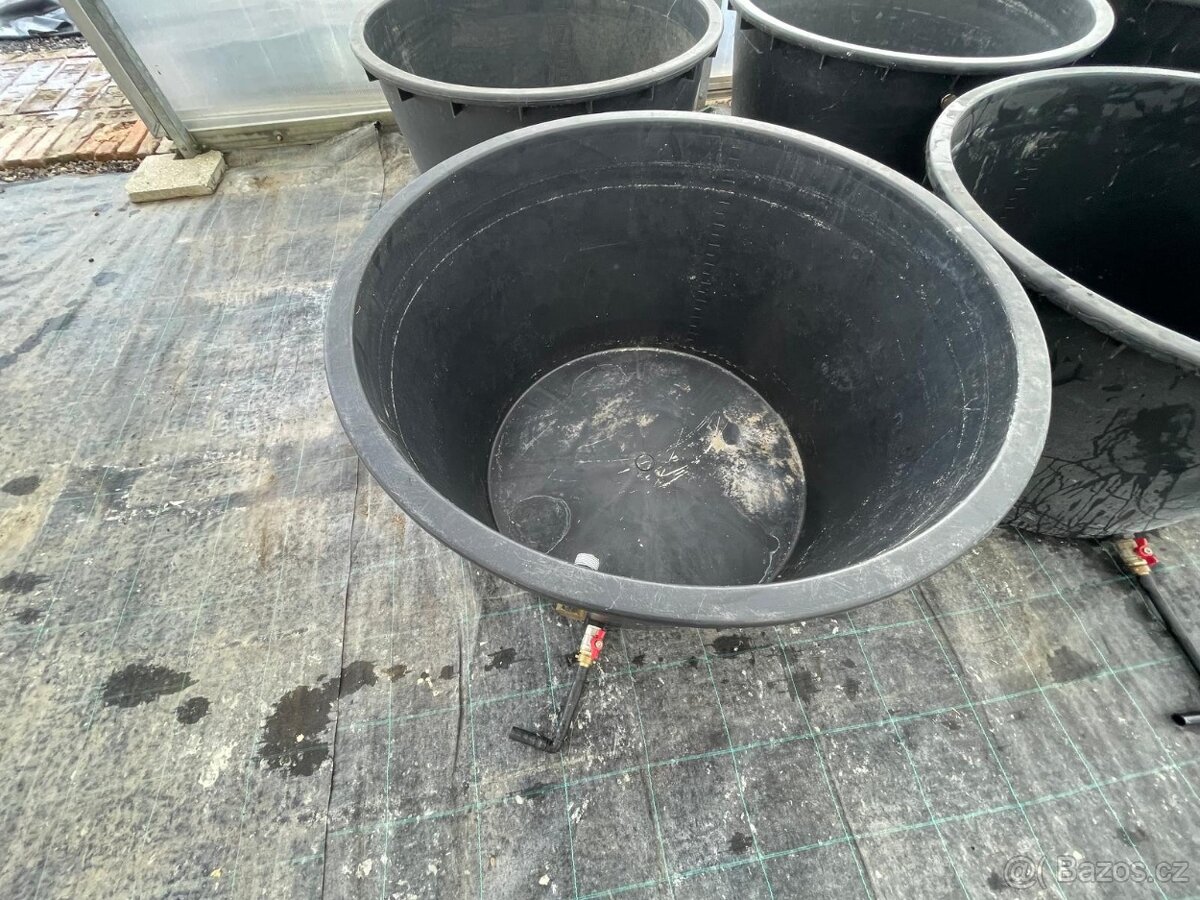 Káď plastová 285l černá s výpustným kohoutem - 5