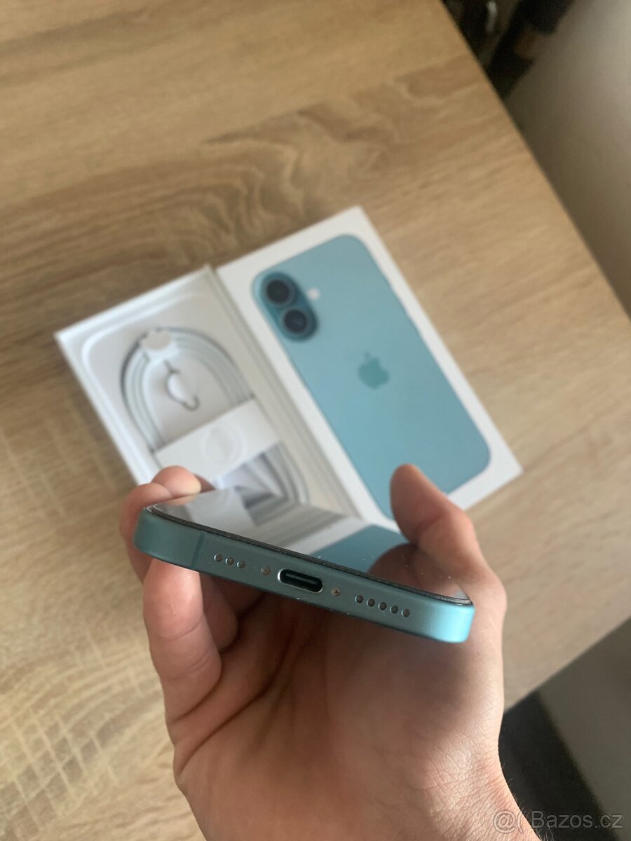 IPhone 16 zelený - 5