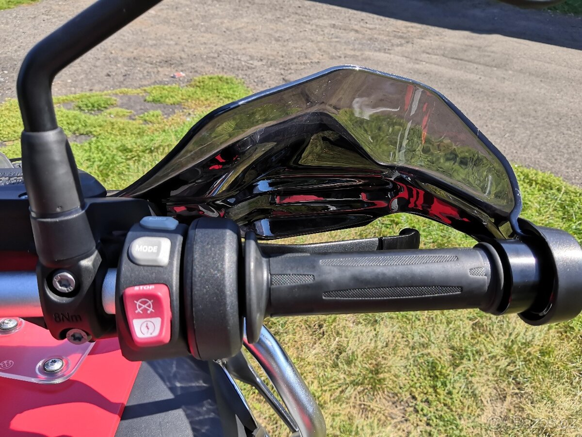 Černé zvýšení blástrů BMW - 5