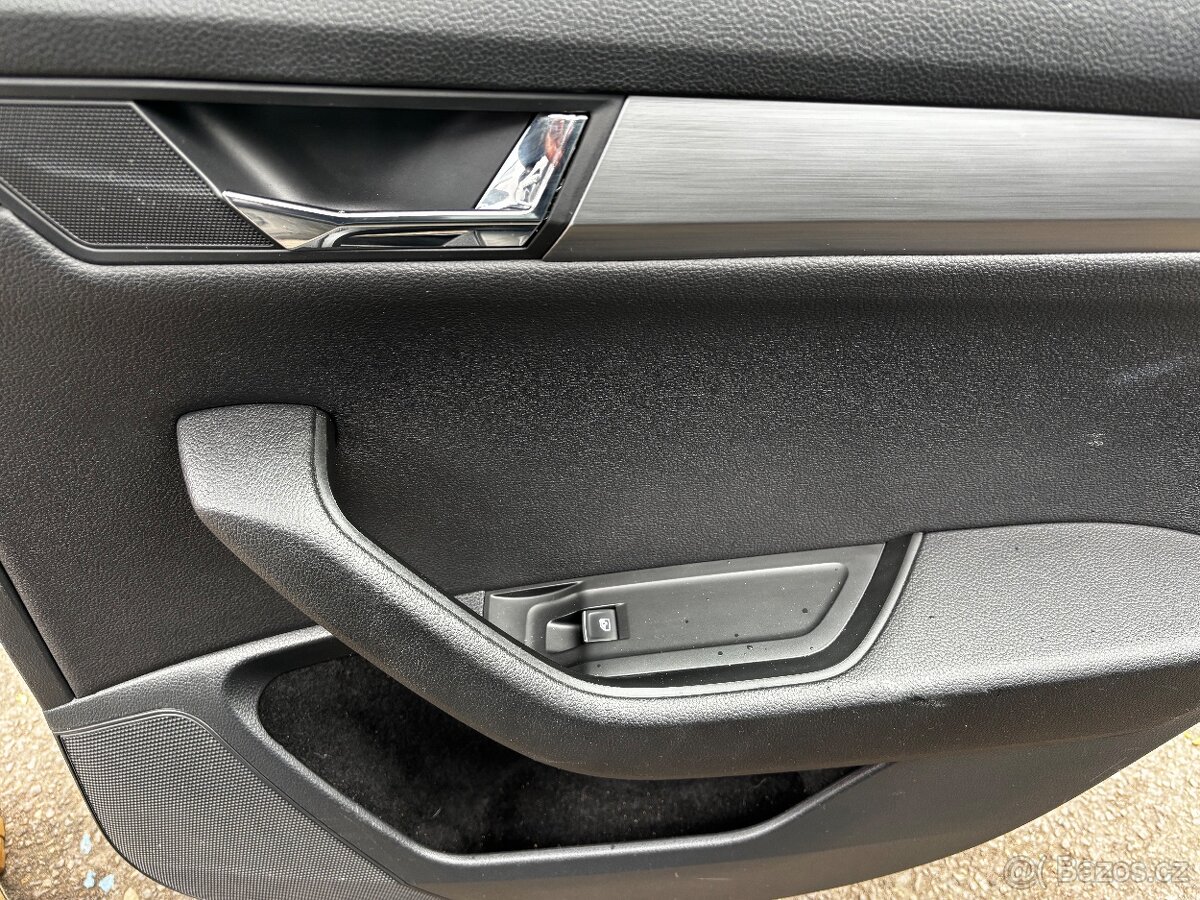 Škoda Superb 3 dveře zadni kombi - 5