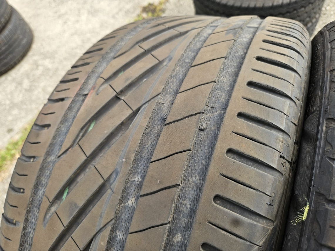 275/35R20 - 5