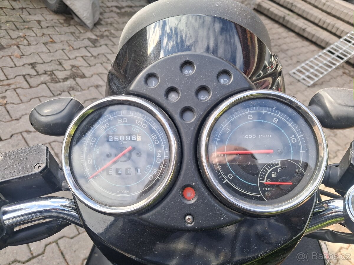 Piaggio Beverly 300 Cruiser Sleva - 5