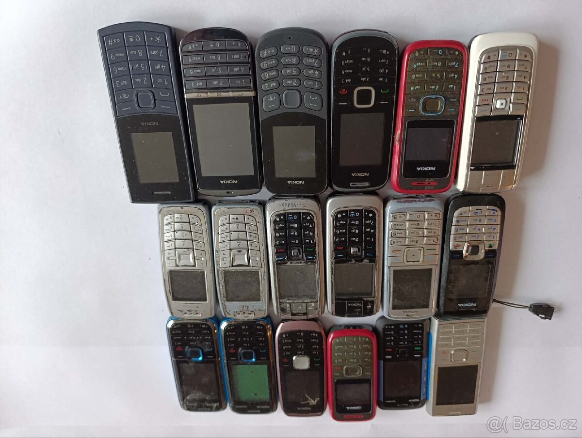Hodně starých telefonů - 5