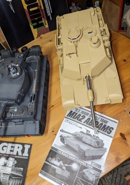 modelářství 3 tanky Tamiya + kolový nakladač Amewi, použité - 5