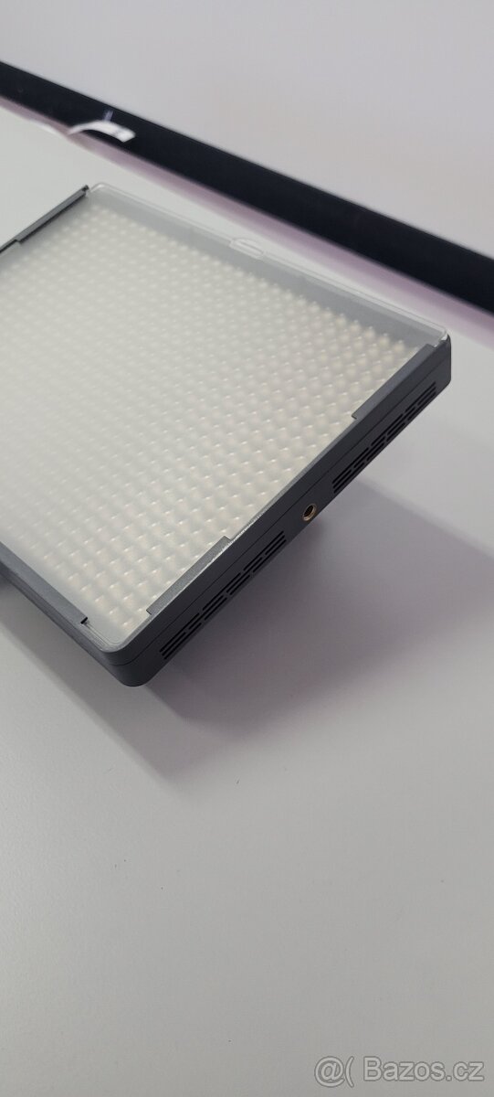 Přenosné LED panelové světlo Aputure Amaran HR672C - 5