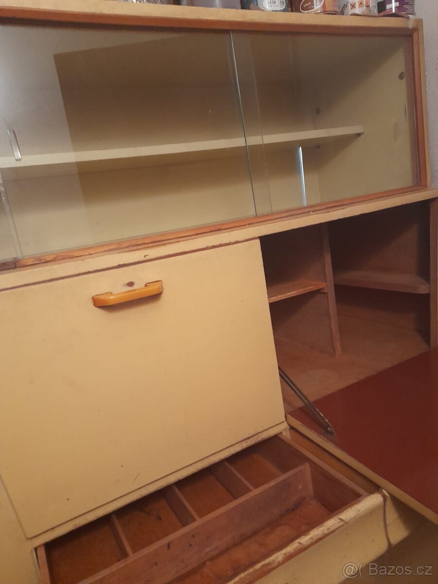 Starožitný kredenc - 5