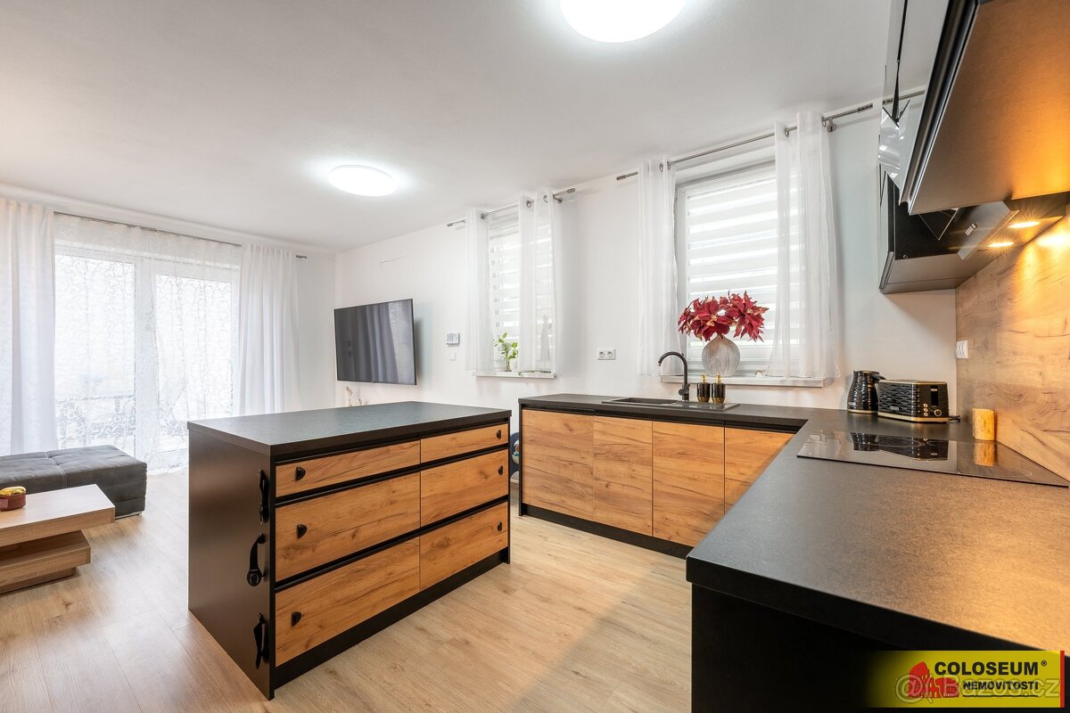 Hrušovany nad Jevišovkou, novostavba RD 4+kk, parkovací stán - 5